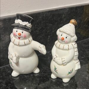 Charming Snowman Salt and Pepper Shaker Set - White and Black